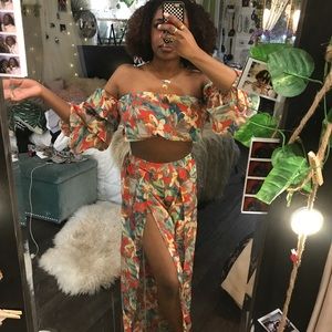 2 PIECE FLORAL SET